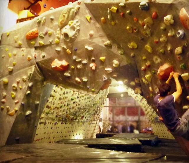 iniciate a la escalada en nuestro rocodromo